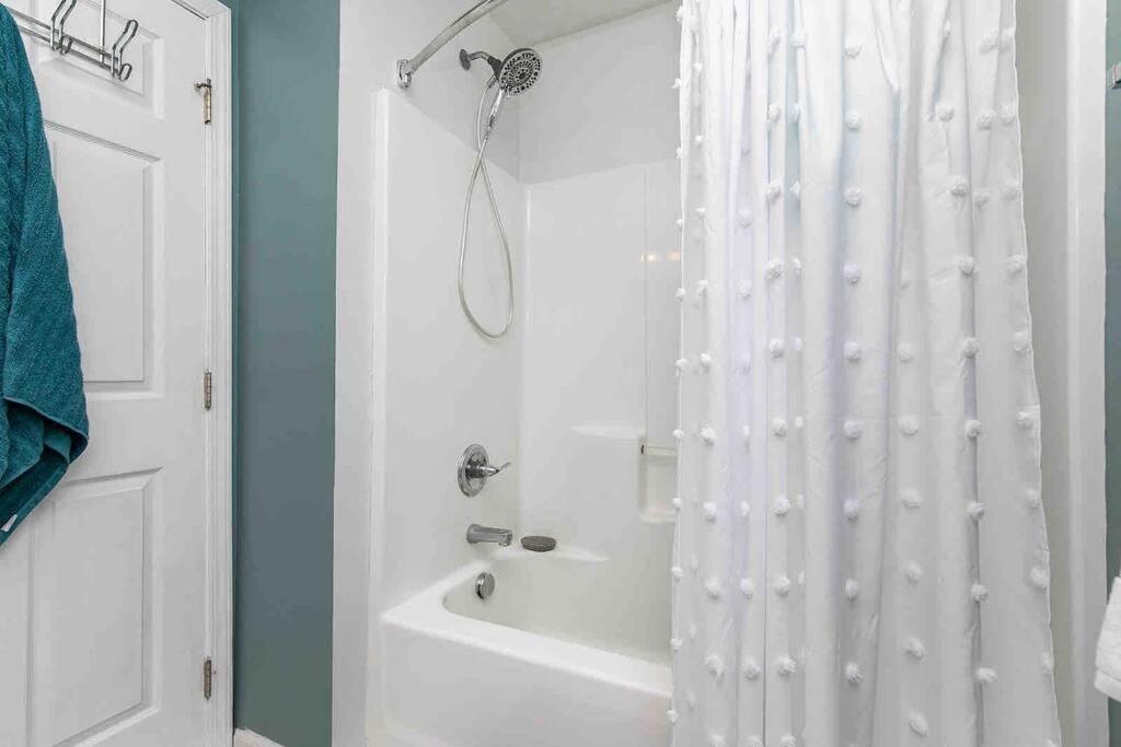 Family Friendly Home Close To Airport And Downtown Де-Мойн Экстерьер фото